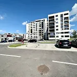Apartment Kasper Coresi Mall - Rise Private &
