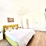 Apartment Kasper Coresi Mall - Rise Private &