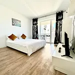 Apartment Kasper Coresi Mall - Rise Private &