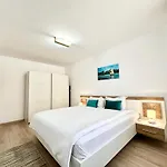 Apartment Kasper Coresi Mall - Rise Private &