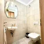 Kasper Coresi Mall - Rise Private & *