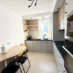 Kasper Coresi Mall - Rise Private & Apartment *
