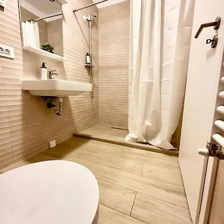 Kasper Coresi Mall - Rise Private & Apartment