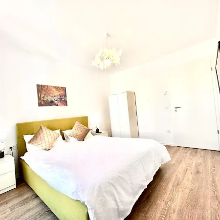 Apartment Kasper Coresi Mall - Rise Private &