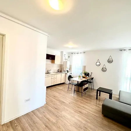 Kasper Coresi Mall - Rise Private &