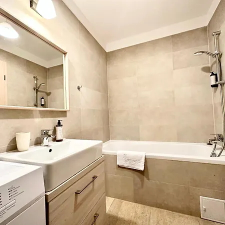 Kasper Coresi Mall - Rise Private & Apartment