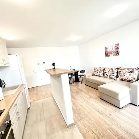 Lägenhet Kasper Coresi Mall - Rise Private & *