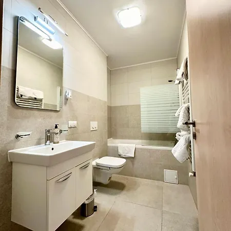 Kasper Coresi Mall - Rise Private & Apartament *