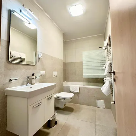 Kasper Coresi Mall - Rise Private & Apartment *