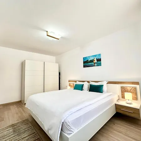 Apartment Kasper Coresi Mall - Rise Private &