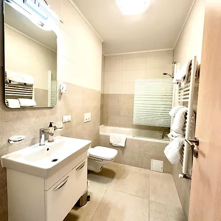 Kasper Coresi Mall - Rise Private & Brasov