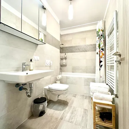 Kasper Coresi Mall - Rise Private &