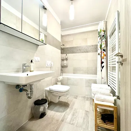 Kasper Coresi Mall - Rise Private &