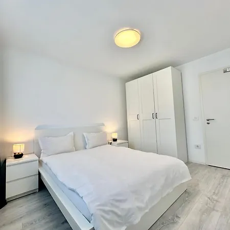 Apartment Kasper Coresi Mall - Rise Private & *