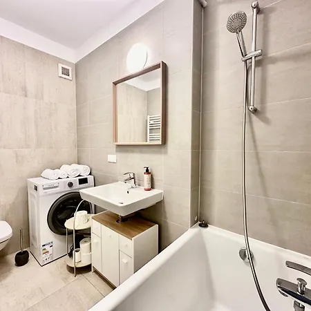 Kasper Coresi Mall - Rise Private & Apartment Brasov