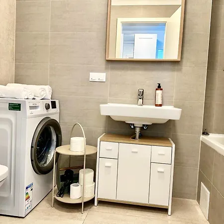 Kasper Coresi Mall - Rise Private & *