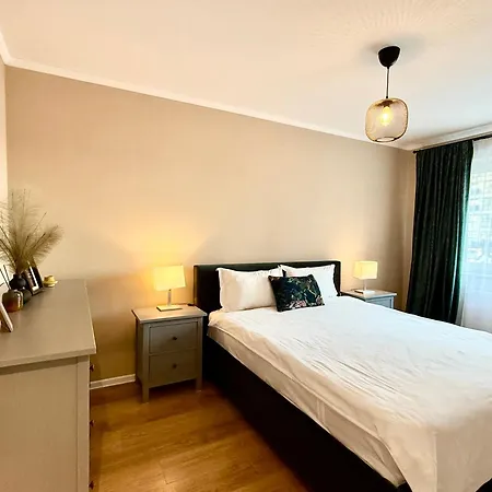 Apartment Kasper Coresi Mall - Rise Private &