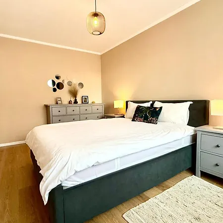 Kasper Coresi Mall - Rise Private & *