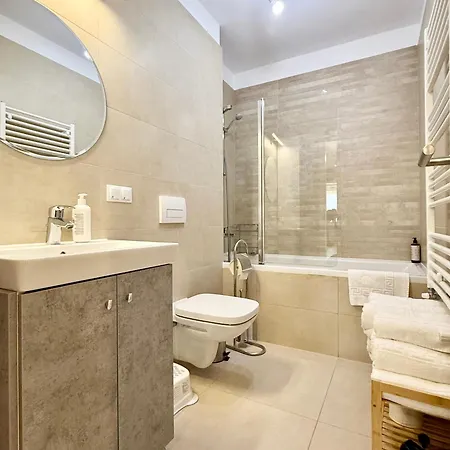 Kasper Coresi Mall - Rise Private & Apartamento