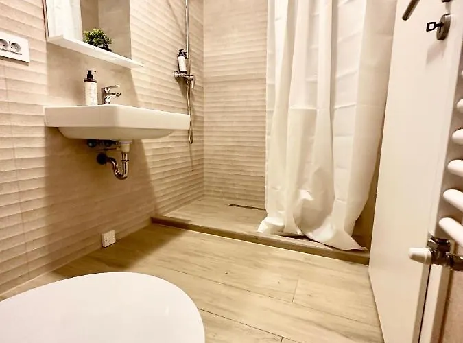 Kasper Coresi Mall - Rise Private & Daire