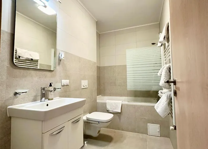 Kasper Coresi Mall - Rise Private & Apartment *