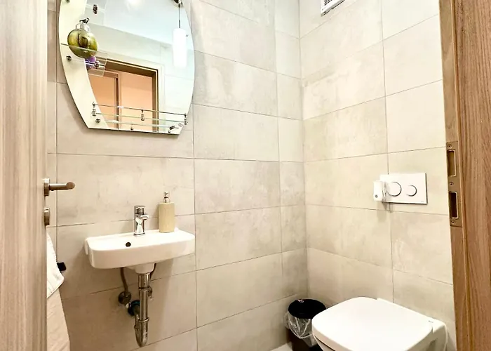 Kasper Coresi Mall - Rise Private & *