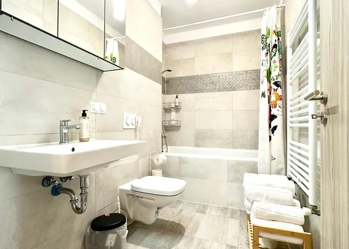 Kasper Coresi Mall - Rise Private &