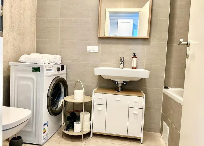 Kasper Coresi Mall - Rise Private & *