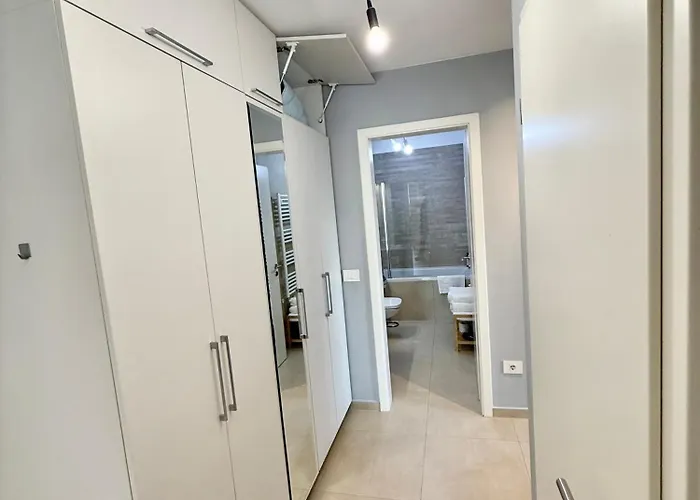 Kasper Coresi Mall - Rise Private & *