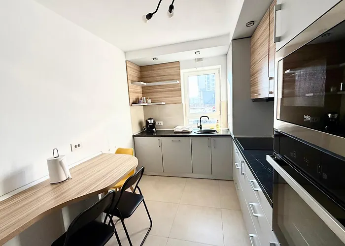 Kasper Coresi Mall - Rise Private & Apartment *