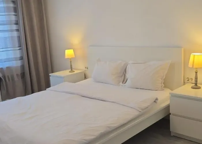 Kasper Coresi Mall - Rise Private & *